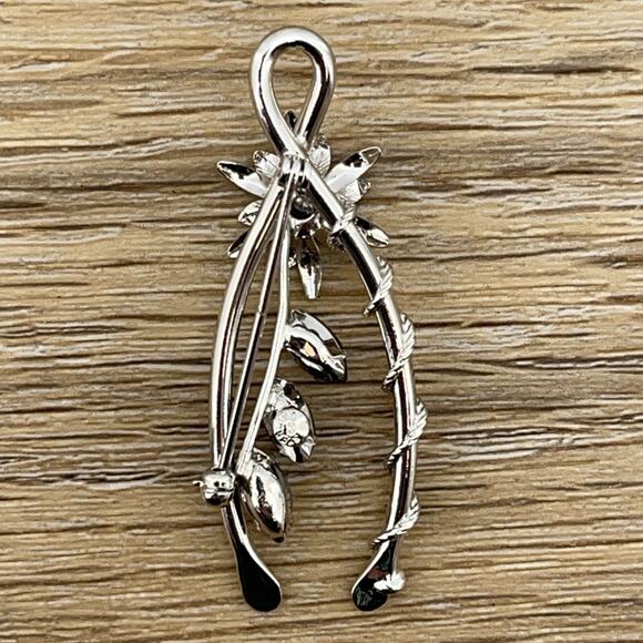 Silver Tone Flower Ribbon and Marquise-cut Black Rhinestone Brooch/Pin - Picture 3 of 5